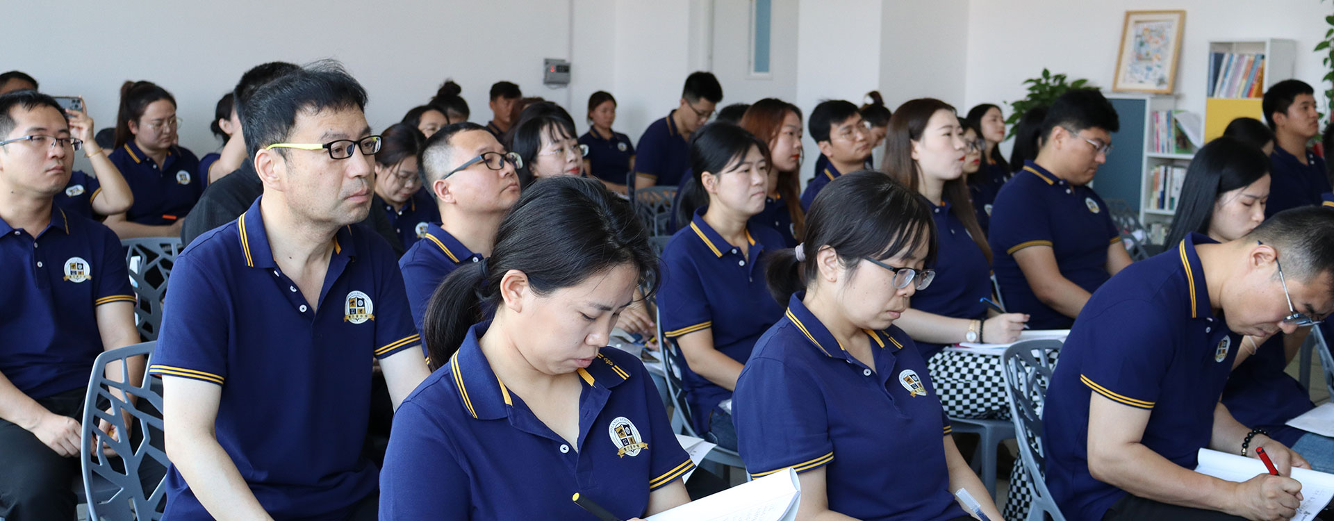 女人搞逼流奶视频免费观看